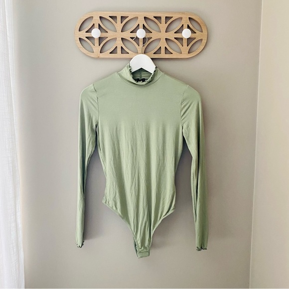 Urban Outfitters Long Sleeve Bodysuit Green Sz Small NWT - Picture 1 of 11